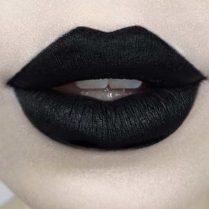 Kat Von D Makeup - Kat Von D Studded Kiss Crème Lipstick Slayer Kat Von D Makeup - Kat Von D Studded Kiss Crème Lipstick Slayer